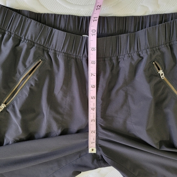 Athleta Women's Joggers Black Front Zip Pockets Lightweight Pull On Size 14 - Picture 11 of 13